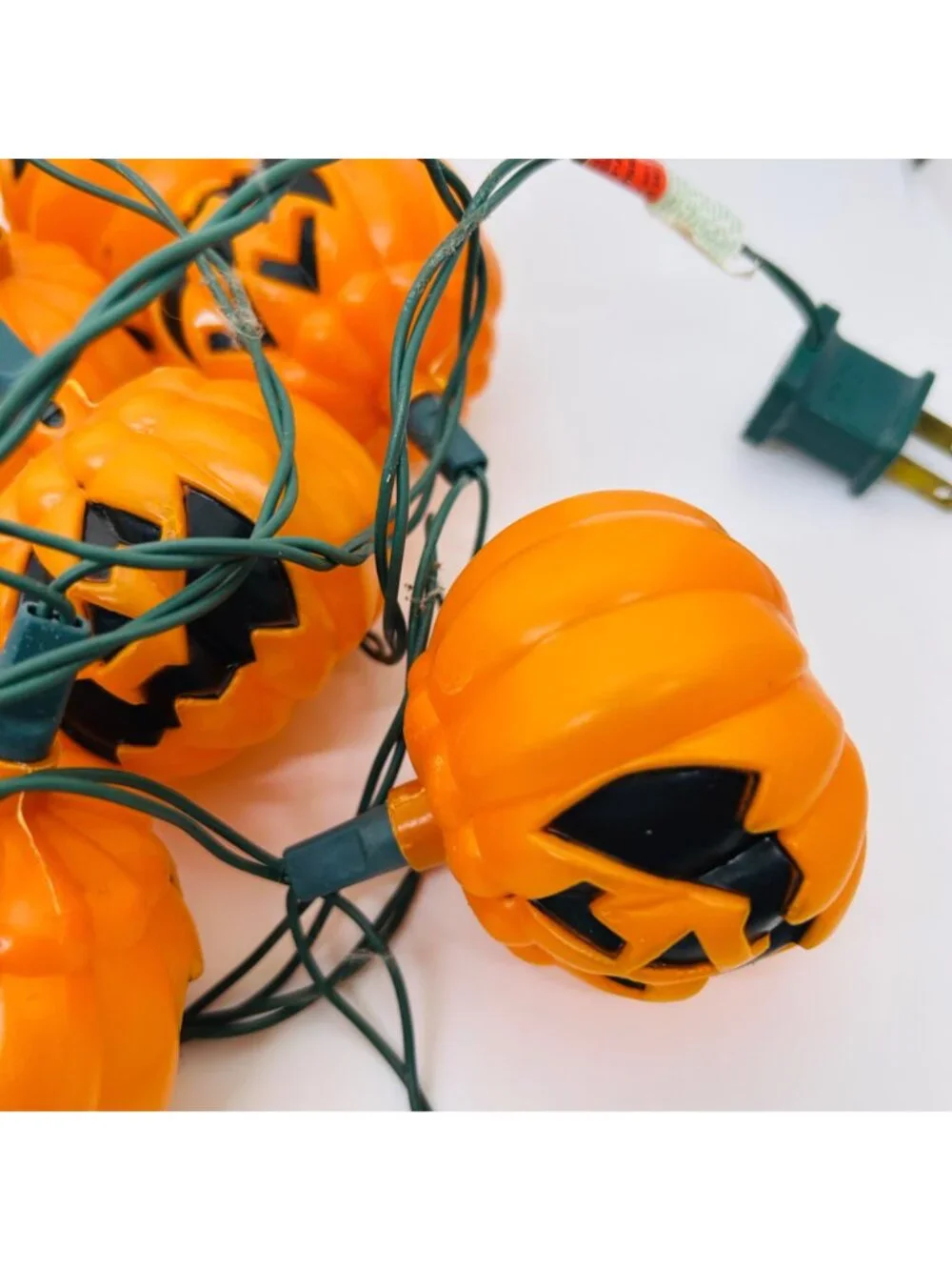 Vintage Halloween Pumpkin Lights Blowmold Jack O Lantern Glow 11 Ft End-to-End